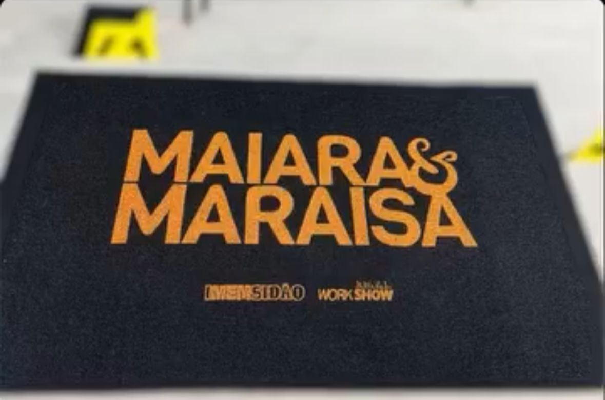 Tapete personalizado Maiara & Maraisa em laranja sobre base preta